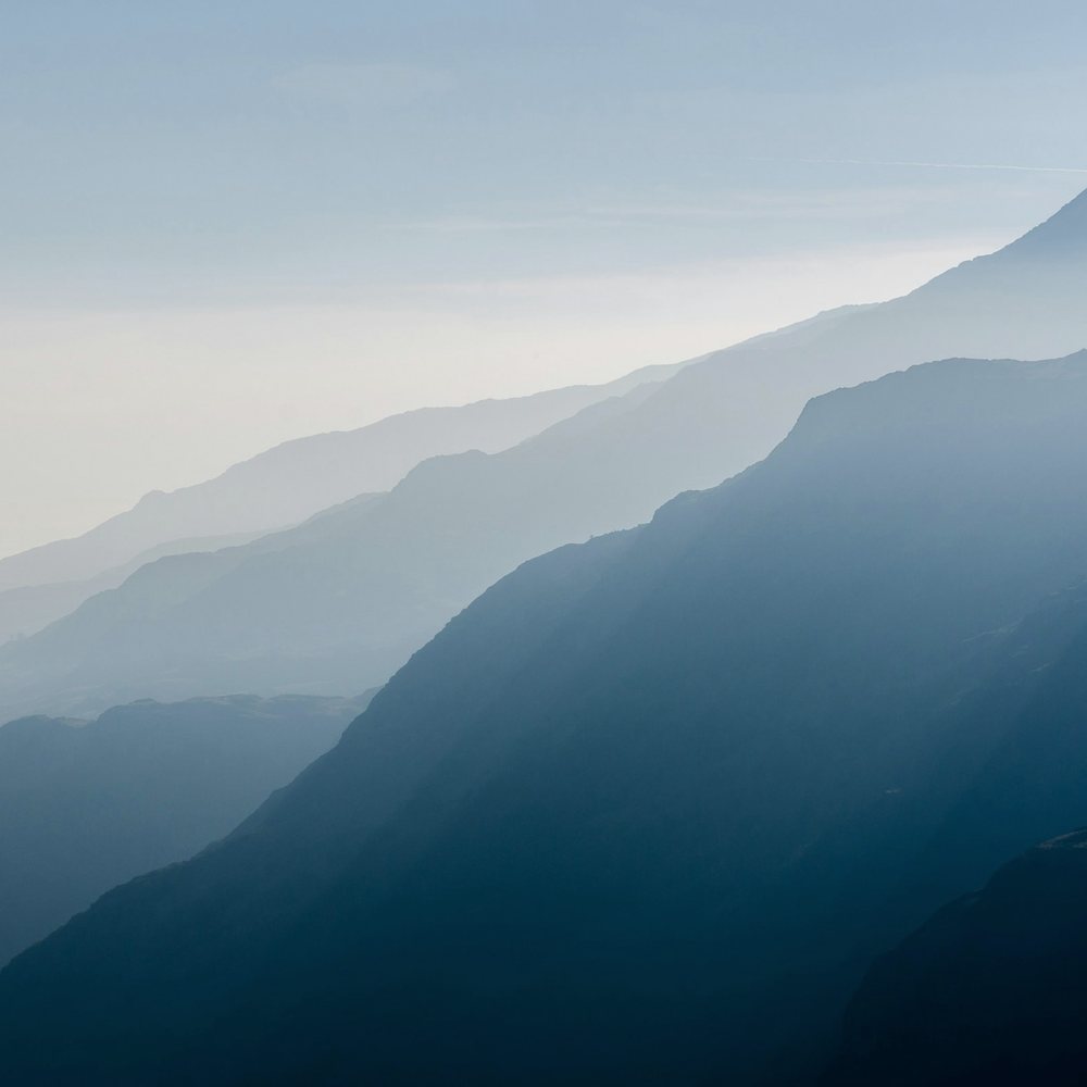 Bergketten im Dunst